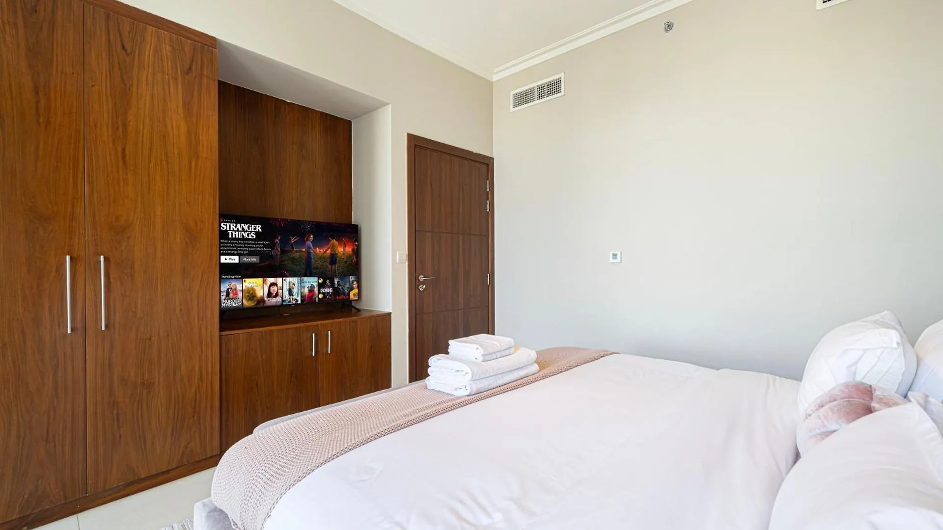 Brand-New 4Br Luxury Apartment With Burj Khalifa View And Direct Dubai Mall Access - Ps5 Included 0*,  United Arab Emirates