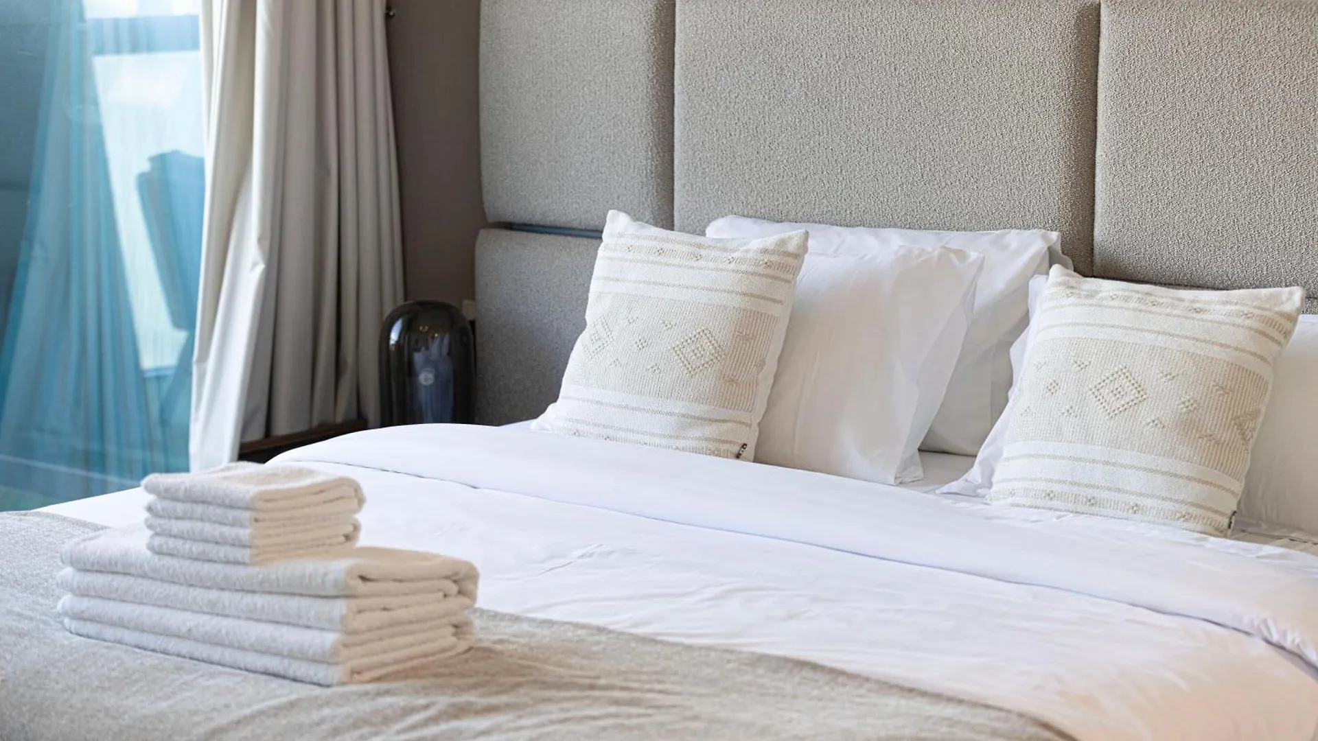Brand-New 4Br Luxury Apartment With Burj Khalifa View And Direct Dubai Mall Access - Ps5 Included