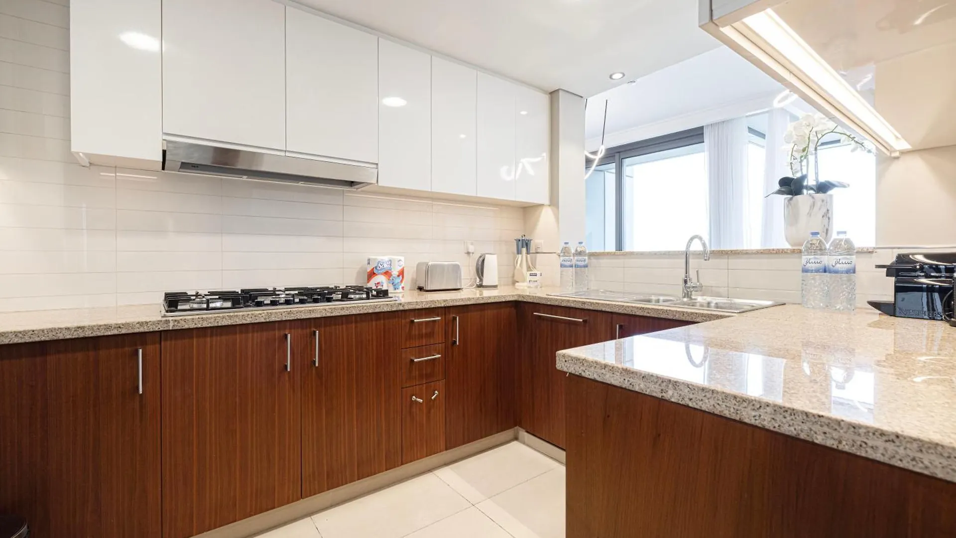 Brand-New 4Br Luxury Apartment With Burj Khalifa View And Direct Dubai Mall Access - Ps5 Included 0*,  Emirati Arabi Uniti